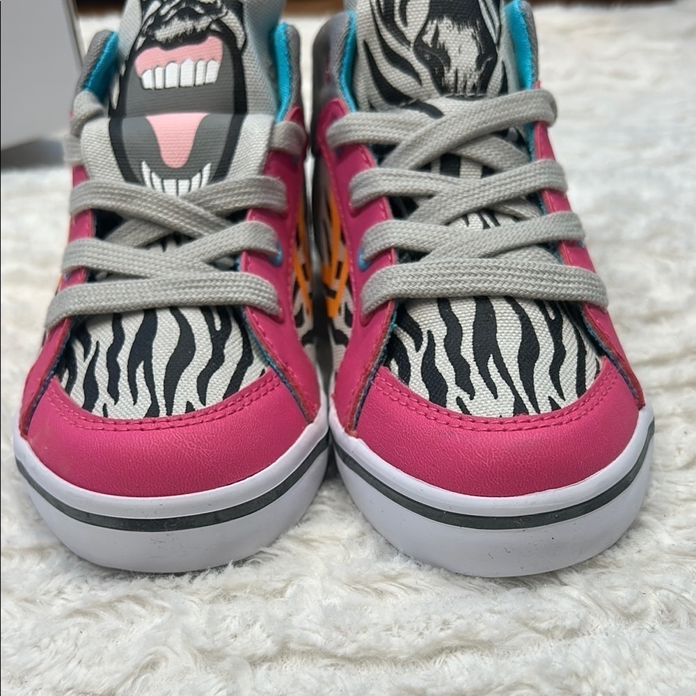 NIB FEIYUE Delta Unisex Child/Kids Mid Top Sneaker Zebra Animal Pink and Gray 13 - Picture 3 of 10